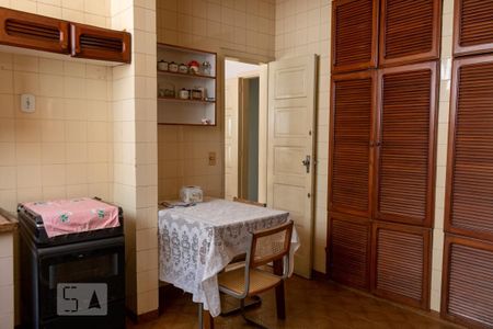 Casa à venda com 1290m², 4 quartos e 3 vagas Casa à venda com 1290m², 4 quartos e 3 vagasCozinha