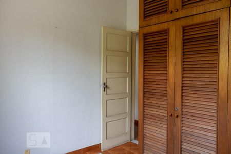 Casa à venda com 1290m², 4 quartos e 3 vagas Casa à venda com 1290m², 4 quartos e 3 vagasQuarto 2