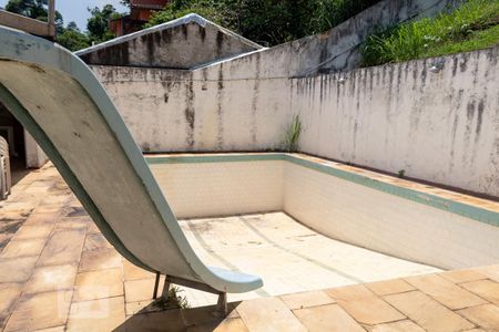 Casa à venda com 1290m², 4 quartos e 3 vagas Casa à venda com 1290m², 4 quartos e 3 vagasPiscina