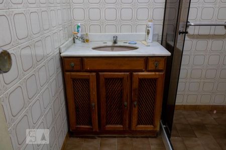 Casa à venda com 1290m², 4 quartos e 3 vagas Casa à venda com 1290m², 4 quartos e 3 vagasBanheiro do Corredor