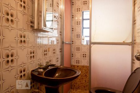 Casa à venda com 1290m², 4 quartos e 3 vagas Casa à venda com 1290m², 4 quartos e 3 vagasBanheiro