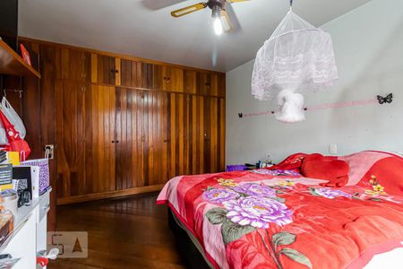 Casa à venda com 200m², 3 quartos e 4 vagas Casa à venda com 200m², 3 quartos e 4 vagasQuarto 2