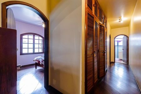 Casa à venda com 200m², 3 quartos e 4 vagas Casa à venda com 200m², 3 quartos e 4 vagasCorredor