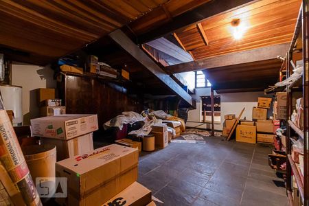 Casa à venda com 200m², 3 quartos e 4 vagas Casa à venda com 200m², 3 quartos e 4 vagasSótão