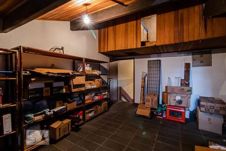 Casa à venda com 200m², 3 quartos e 4 vagas Casa à venda com 200m², 3 quartos e 4 vagasSótão