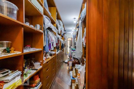 Casa à venda com 200m², 3 quartos e 4 vagas Casa à venda com 200m², 3 quartos e 4 vagasCloset da Suíte