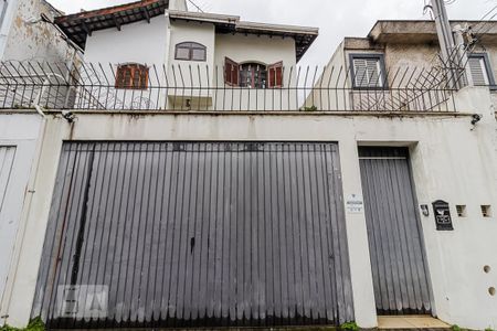 Casa à venda com 200m², 3 quartos e 4 vagas Casa à venda com 200m², 3 quartos e 4 vagasFachada