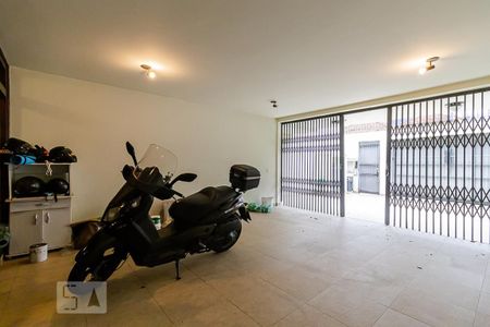 Casa à venda com 200m², 3 quartos e 4 vagas Casa à venda com 200m², 3 quartos e 4 vagasGaragem