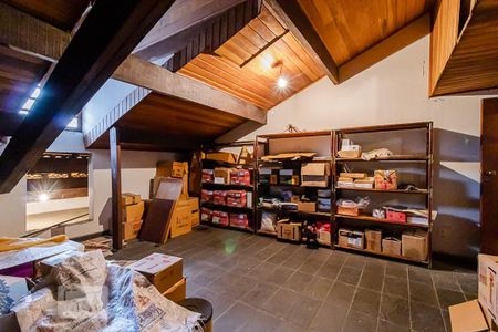 Casa à venda com 200m², 3 quartos e 4 vagas Casa à venda com 200m², 3 quartos e 4 vagasSótão