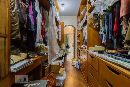 Casa à venda com 200m², 3 quartos e 4 vagas Casa à venda com 200m², 3 quartos e 4 vagasCloset da Suíte