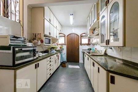 Casa à venda com 200m², 3 quartos e 4 vagas Casa à venda com 200m², 3 quartos e 4 vagasCozinha