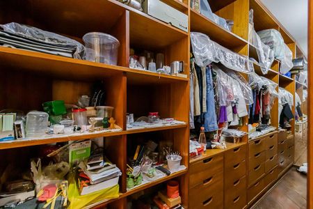 Casa à venda com 200m², 3 quartos e 4 vagas Casa à venda com 200m², 3 quartos e 4 vagasCloset da Suíte