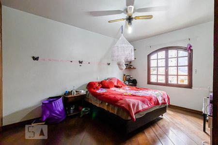 Casa à venda com 200m², 3 quartos e 4 vagas Casa à venda com 200m², 3 quartos e 4 vagasQuarto 2