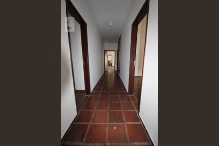 Casa à venda com 287m², 5 quartos e 6 vagasCorredor