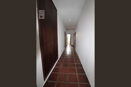 Casa à venda com 287m², 5 quartos e 6 vagasCorredor