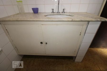 Casa à venda com 287m², 5 quartos e 6 vagasBanheiro da Suíte do Quarto 4