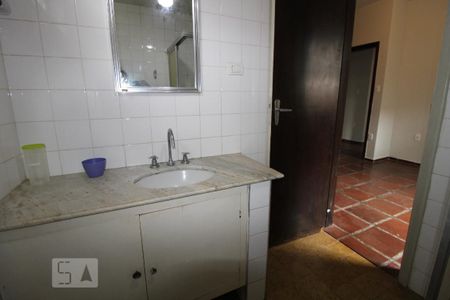 Casa à venda com 287m², 5 quartos e 6 vagasBanheiro da Suíte do Quarto 4