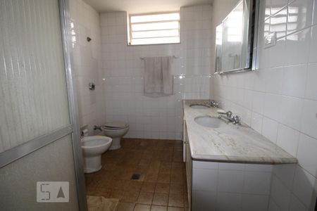 Casa à venda com 287m², 5 quartos e 6 vagasBanheiro Social