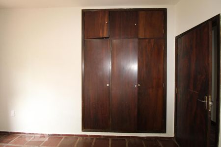 Casa à venda com 287m², 5 quartos e 6 vagasQuarto 2