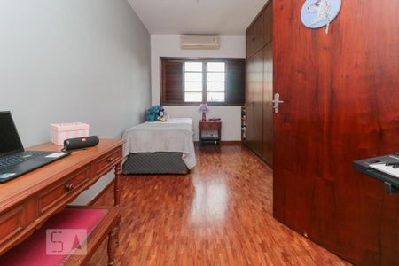 Casa à venda com 250m², 4 quartos e 3 vagas Casa à venda com 250m², 4 quartos e 3 vagasQuarto 2
