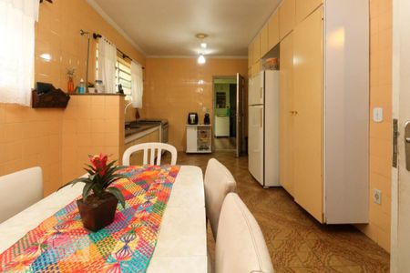 Casa à venda com 250m², 4 quartos e 3 vagas Casa à venda com 250m², 4 quartos e 3 vagasCozinha