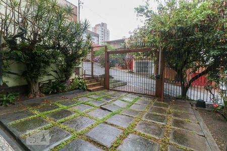 Casa à venda com 250m², 4 quartos e 3 vagas Casa à venda com 250m², 4 quartos e 3 vagasGaragem