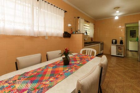 Casa à venda com 250m², 4 quartos e 3 vagas Casa à venda com 250m², 4 quartos e 3 vagasCozinha