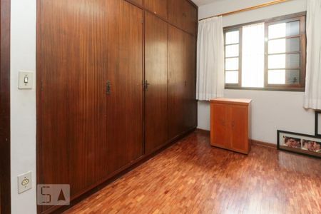 Casa à venda com 250m², 4 quartos e 3 vagas Casa à venda com 250m², 4 quartos e 3 vagasQuarto 1