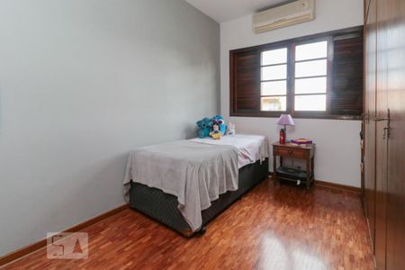 Casa à venda com 250m², 4 quartos e 3 vagas Casa à venda com 250m², 4 quartos e 3 vagasQuarto 2