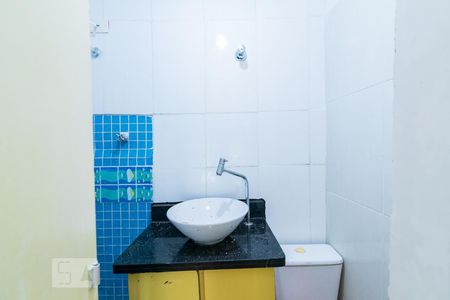 Banheiro da Suíte de casa de condomínio para alugar com 2 quartos, 95m² em Americanópolis, São Paulo
