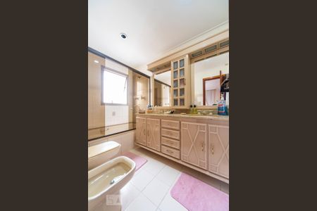 Apartamento à venda com 178m², 4 quartos e 3 vagas Apartamento à venda com 178m², 4 quartos e 3 vagasBanheiro do Quarto 4