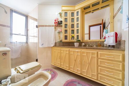 Apartamento à venda com 178m², 4 quartos e 3 vagas Apartamento à venda com 178m², 4 quartos e 3 vagasBanheiro do Quarto 2