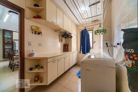Apartamento à venda com 178m², 4 quartos e 3 vagas Apartamento à venda com 178m², 4 quartos e 3 vagasÁrea de Serviço