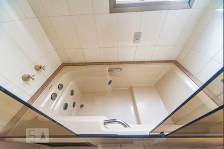 Apartamento à venda com 178m², 4 quartos e 3 vagas Apartamento à venda com 178m², 4 quartos e 3 vagasBanheira