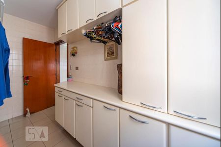Apartamento à venda com 178m², 4 quartos e 3 vagas Apartamento à venda com 178m², 4 quartos e 3 vagasÁrea de Serviço