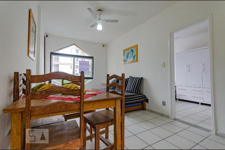 Sala de apartamento para alugar com 1 quarto, 40m² em Barra, Salvador