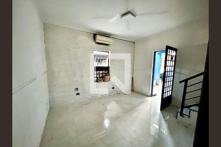 Sala  de casa para alugar com 5 quartos, 64m² em Jardim Tijuco, Guarulhos