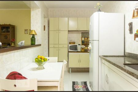 Casa à venda com 184m², 4 quartos e 1 vaga Casa à venda com 184m², 4 quartos e 1 vagaCozinha