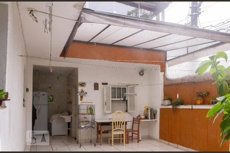 Casa à venda com 184m², 4 quartos e 1 vaga Casa à venda com 184m², 4 quartos e 1 vagaQuintal