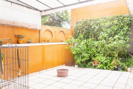 Casa à venda com 184m², 4 quartos e 1 vaga Casa à venda com 184m², 4 quartos e 1 vagaQuintal