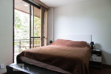 Apartamento à venda com 150m², 4 quartos e 2 vagas Apartamento à venda com 150m², 4 quartos e 2 vagasSuíte