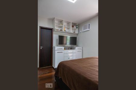 Apartamento à venda com 150m², 4 quartos e 2 vagas Apartamento à venda com 150m², 4 quartos e 2 vagasSuíte