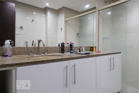 Apartamento à venda com 150m², 4 quartos e 2 vagas Apartamento à venda com 150m², 4 quartos e 2 vagasBanheiro social