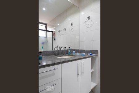 Apartamento à venda com 150m², 4 quartos e 2 vagas Apartamento à venda com 150m², 4 quartos e 2 vagasBanheiro da suíte