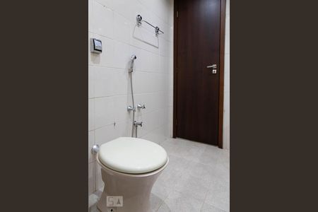 Apartamento à venda com 150m², 4 quartos e 2 vagas Apartamento à venda com 150m², 4 quartos e 2 vagasBanheiro social