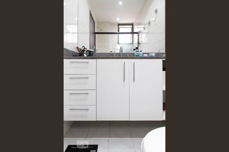 Apartamento à venda com 150m², 4 quartos e 2 vagas Apartamento à venda com 150m², 4 quartos e 2 vagasBanheiro da suíte