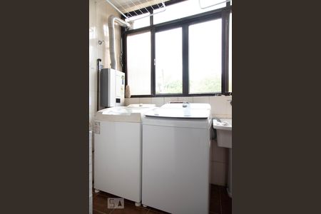 Apartamento à venda com 150m², 4 quartos e 2 vagas Apartamento à venda com 150m², 4 quartos e 2 vagasÁrea de serviço