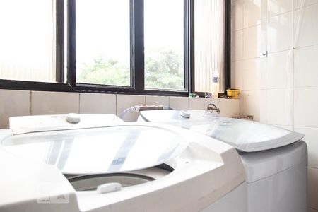 Apartamento à venda com 150m², 4 quartos e 2 vagas Apartamento à venda com 150m², 4 quartos e 2 vagasÁrea de serviço