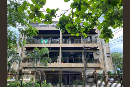 Apartamento à venda com 150m², 4 quartos e 2 vagas Apartamento à venda com 150m², 4 quartos e 2 vagasFachada