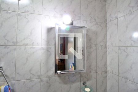 Casa à venda com 180m², 3 quartos e 6 vagasBanheiro do Quarto 1 - Espelho